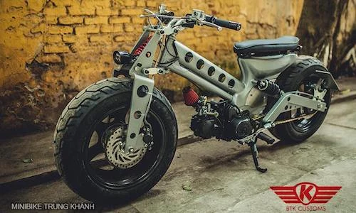 "Chạm mặt" Honda Super Cub độ bánh béo ôtô tại Hà Nội