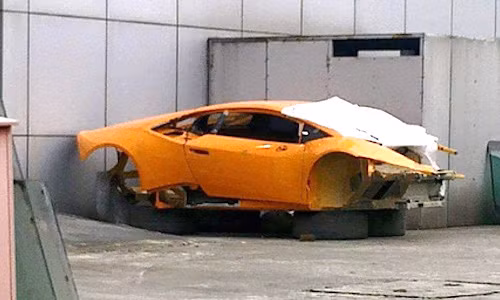 Siêu xe Huracan 13 tỷ "vứt" trơ khung tại Hà Nội