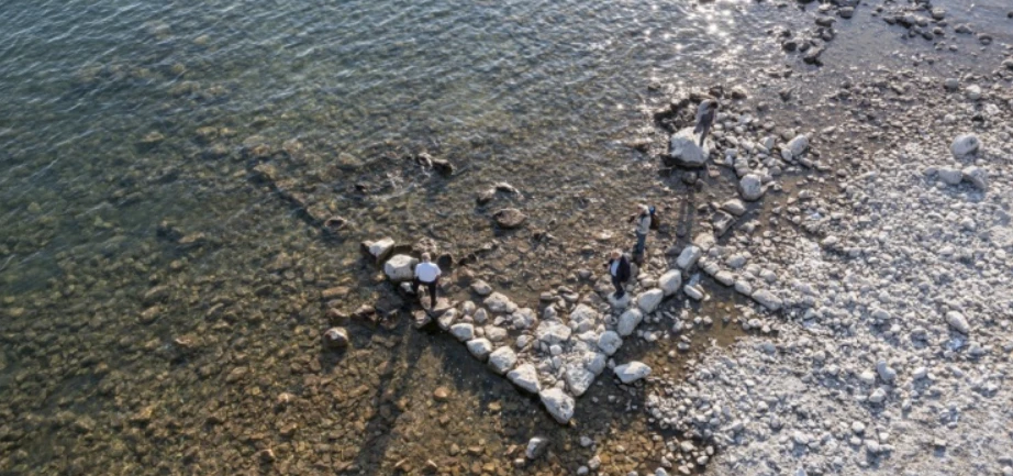 Thấy thứ lạ kỳ trong Hồ Van lớn nhất Thổ Nhĩ Kỳ