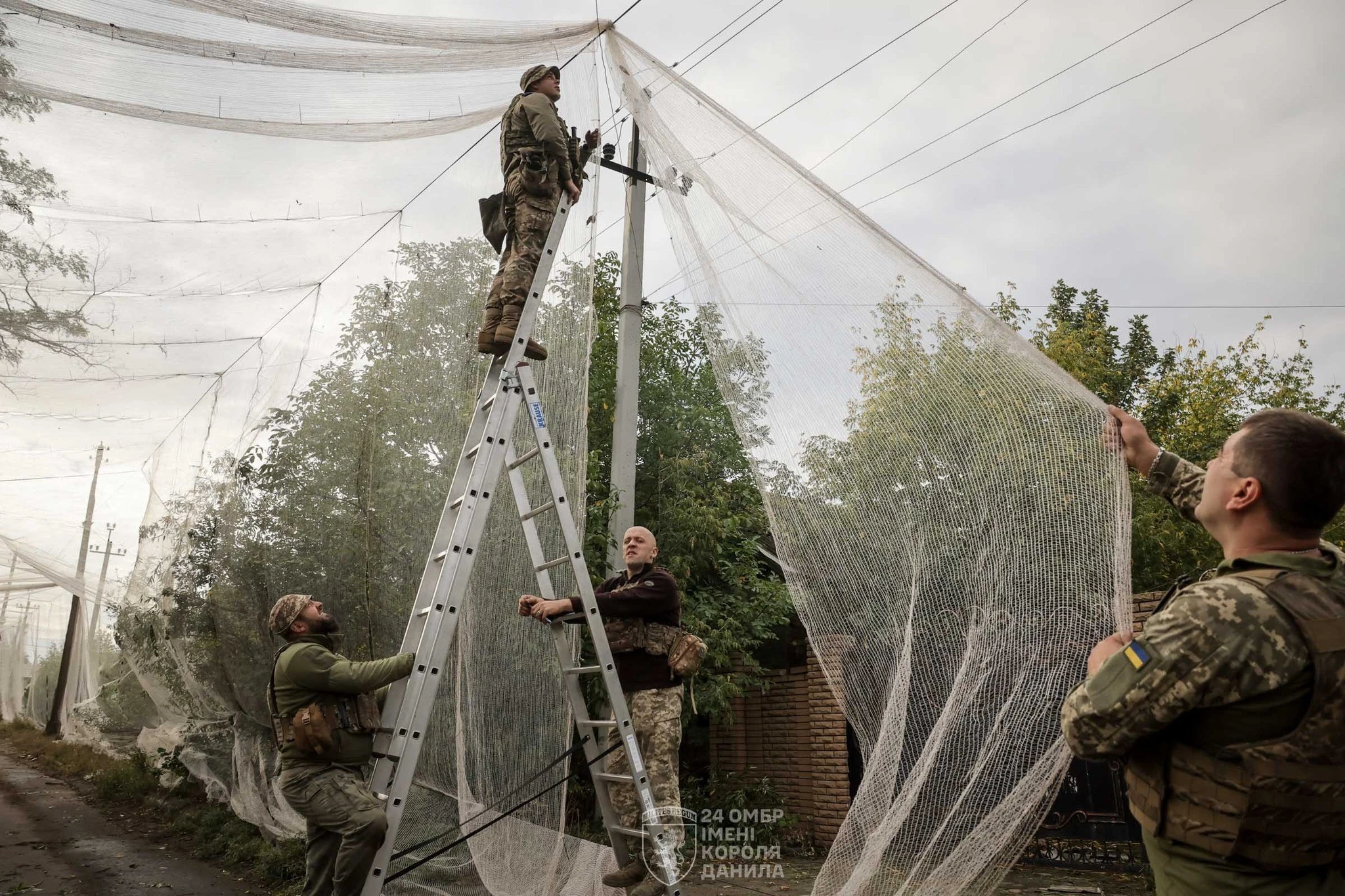 Quân đội Ukraine bẫy UAV Nga bằng lưới nông nghiệp 