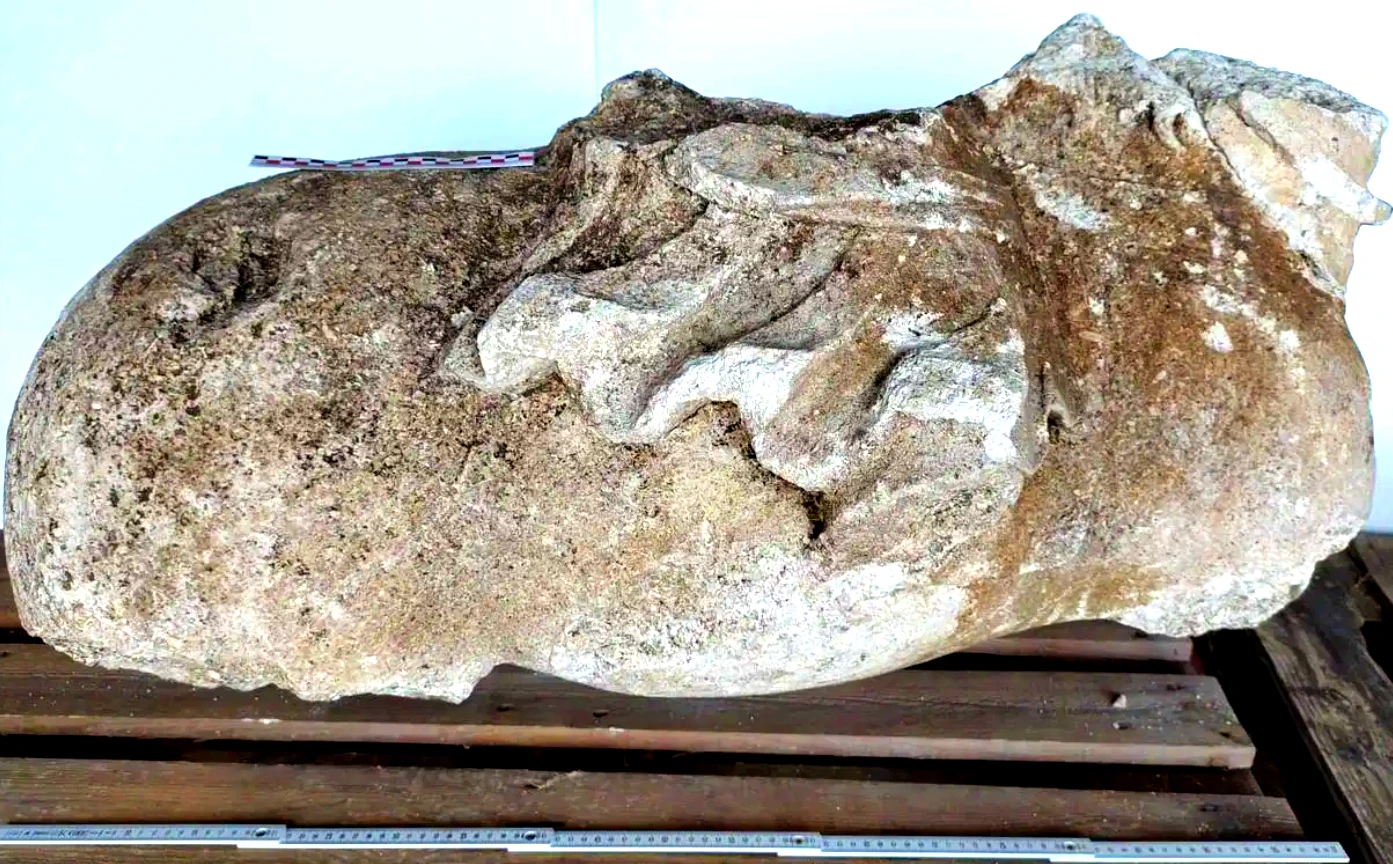 Bất ngờ tượng cưỡi ngựa La Mã cổ lộ diện sau hàng thế kỷ