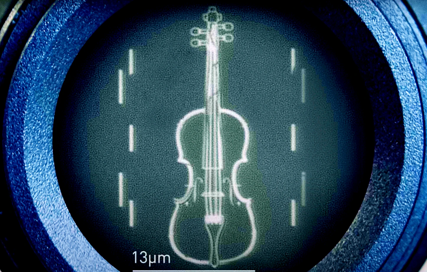 Cây vĩ cầm nhỏ nhất thế giới không thể thấy bằng mắt 