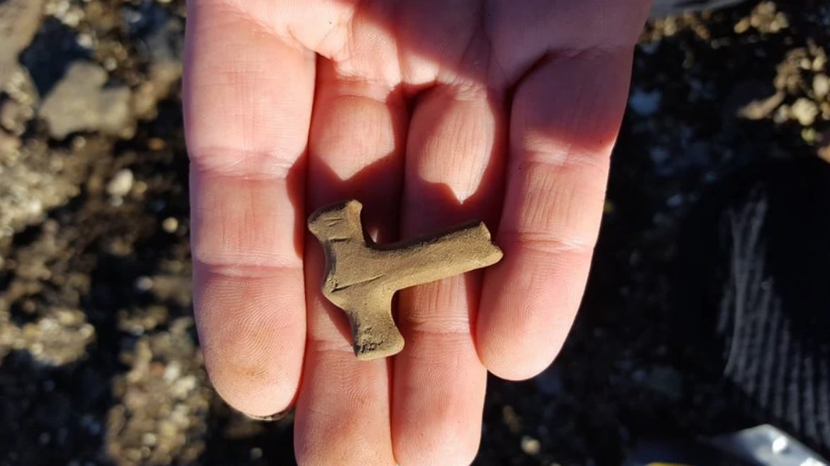 Tìm thấy mặt vòng cổ hình búa Thần Thor thời Viking 