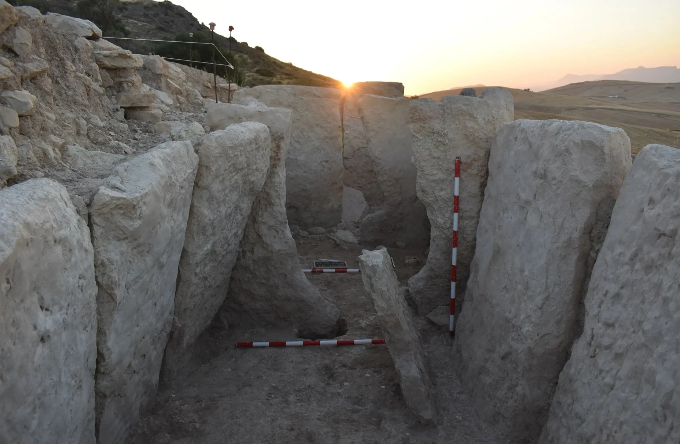 Phát hiện ngôi mộ đá kỳ dị 5.000 năm tuổi ở Tây Ban Nha 