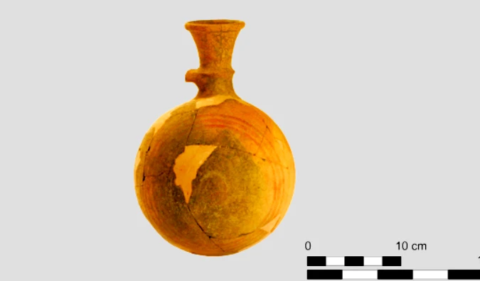 Tìm thấy bình đựng nước hé lộ bí mật thương gia Ai Cập