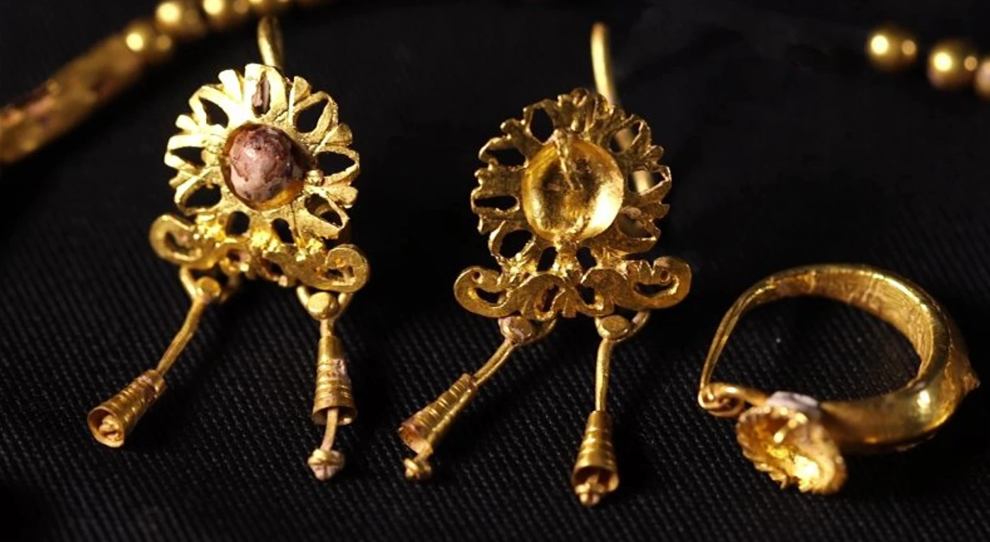 Rùng mình phát hiện thi thể cô gái La Mã trong quan tài chì cổ