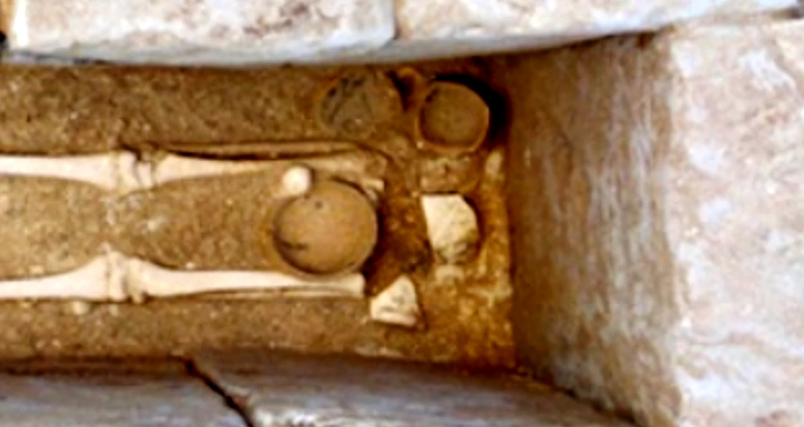 Bí ẩn mộ cổ Etrusca chứa hài cốt trẻ chiến binh khiến chuyên gia sốc nặng