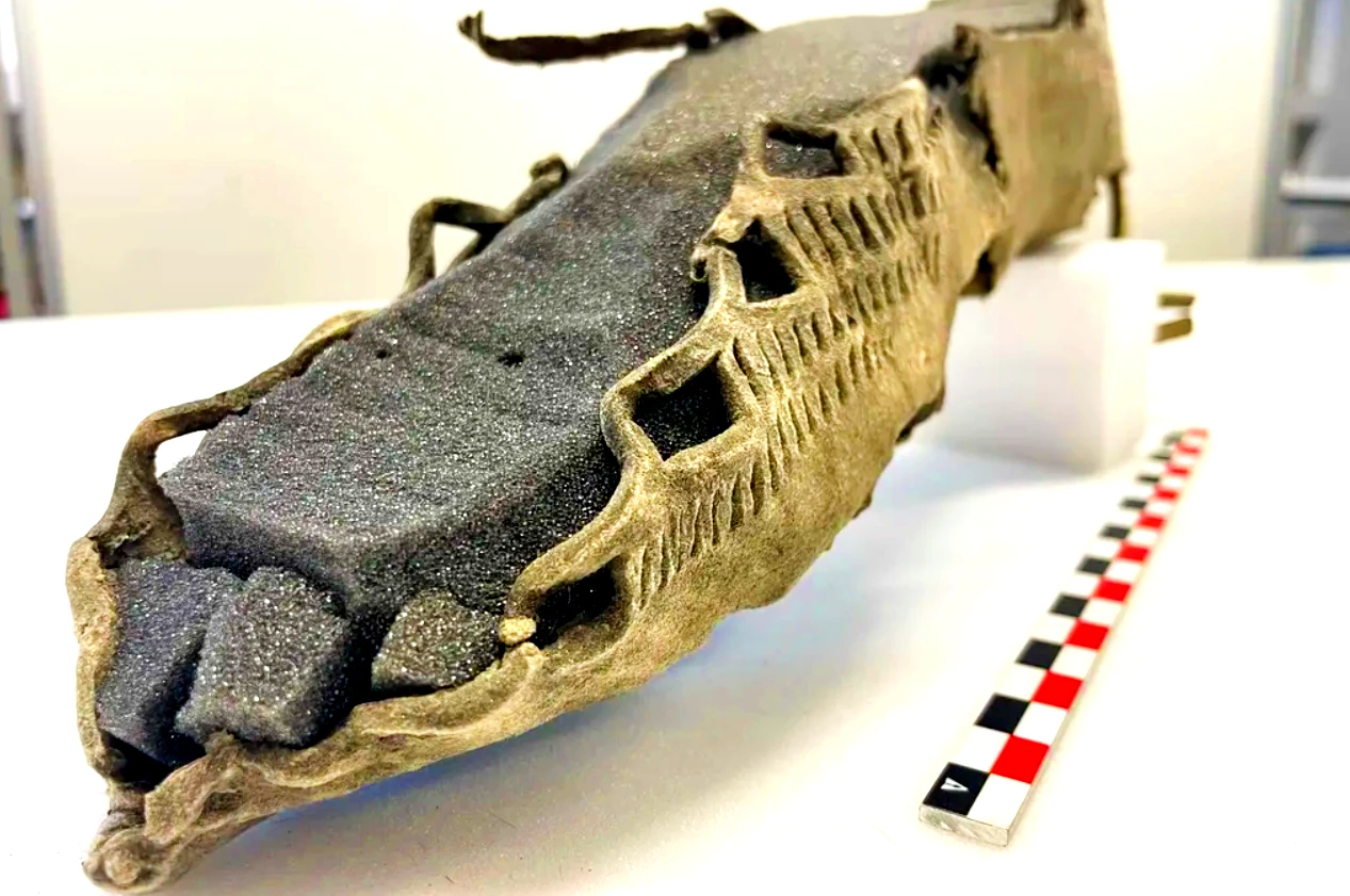 Đôi giày 1.700 năm thời Đồ Sắt lộ diện giữa băng tan