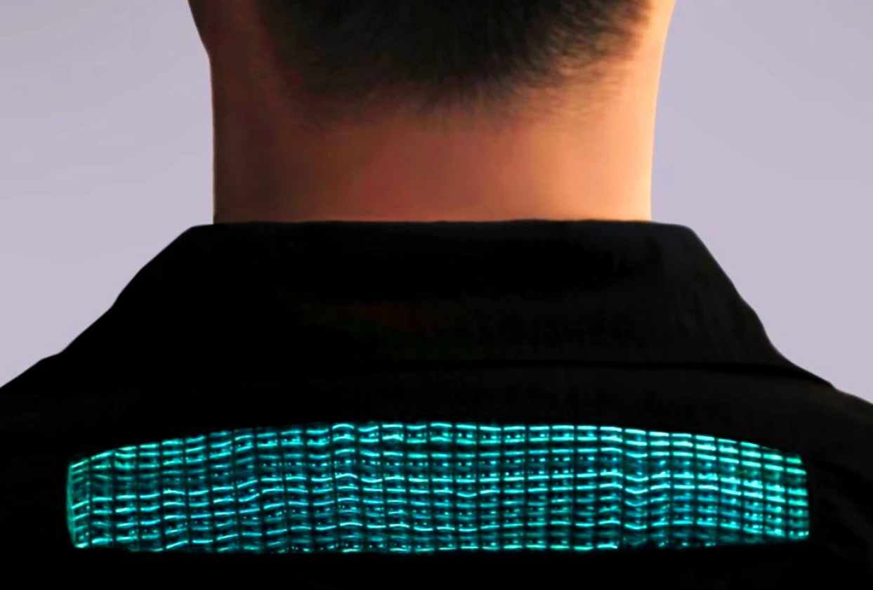 Tận mục áo khoác thông minh tích hợp AI ngăn bỏng nhiệt 