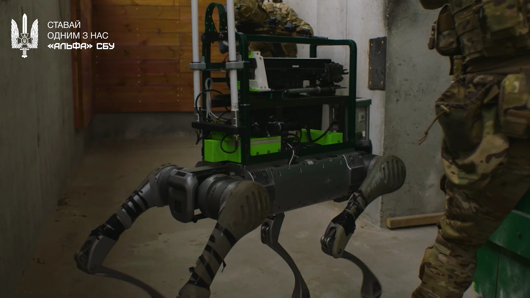 Chó robot vũ trang được phát hiện trong cuộc tập trận của Ukraine