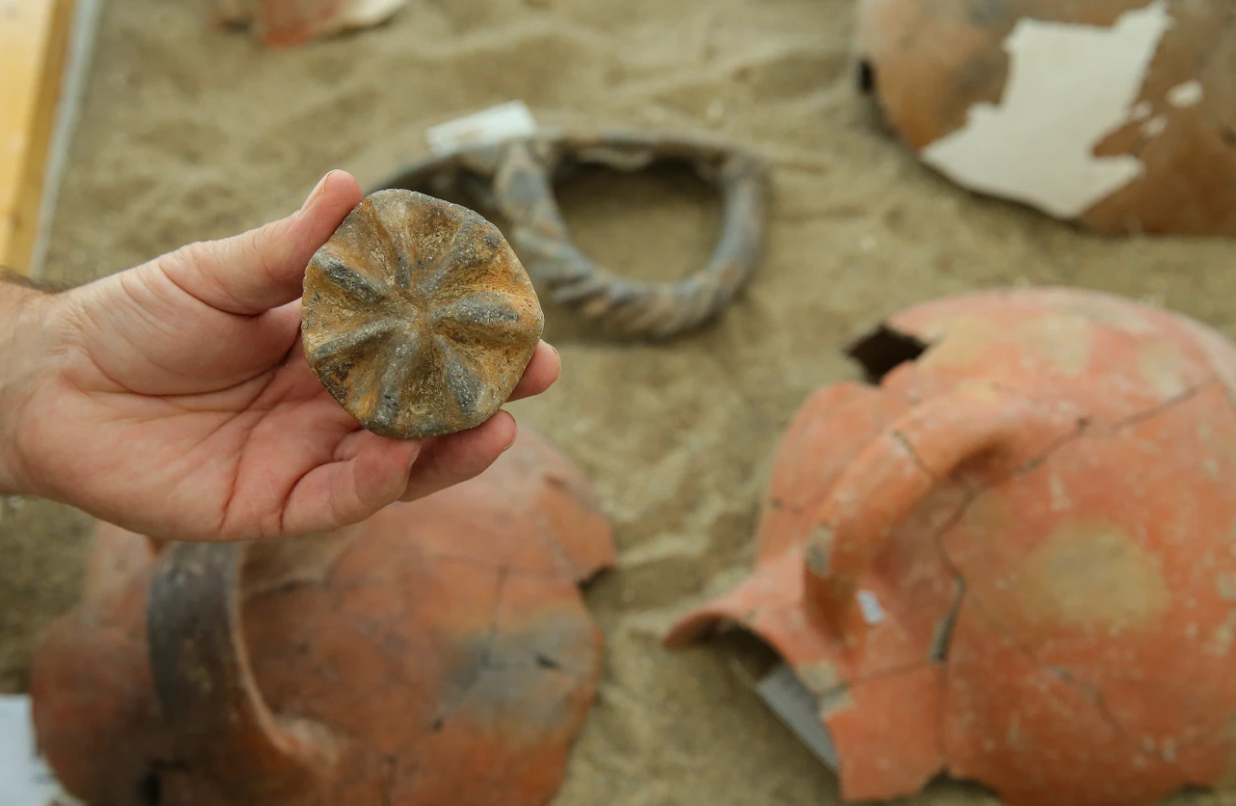 Con dấu mặt trời 8.000 năm tuổi hé lộ bí ẩn quyền lực cổ đại