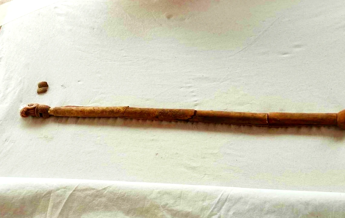 Quyền trượng chạm khắc từ xương động vật hé lộ tay nghề đỉnh cao 