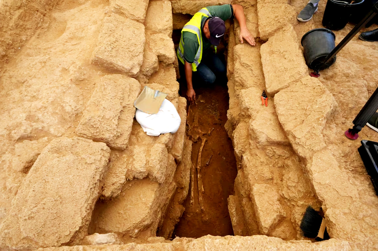 Phát hiện vũ khí thế kỷ 13 trong mộ chiến binh quyền lực Yotvingia