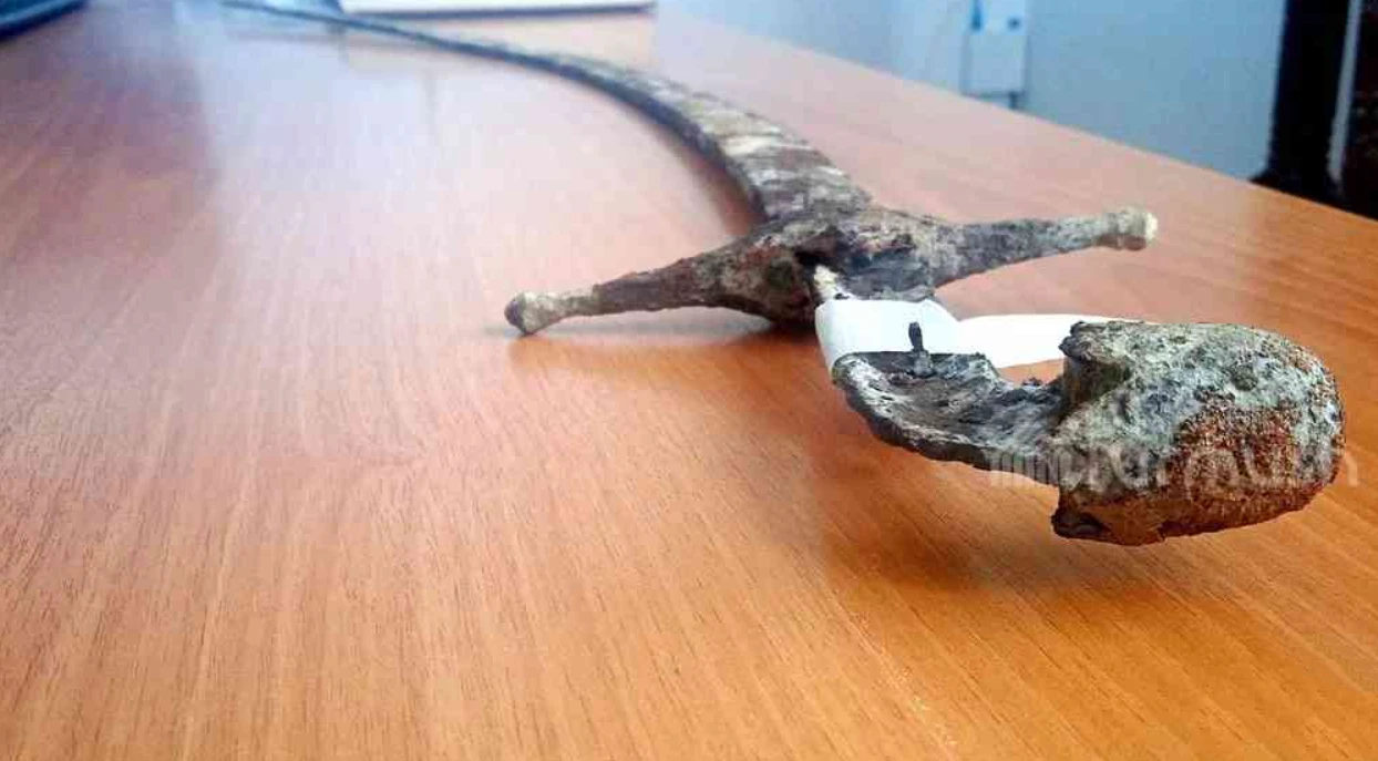 Thanh kiếm lưỡi cong 'cắt giáp cực bén' khiến quân địch kinh hãi