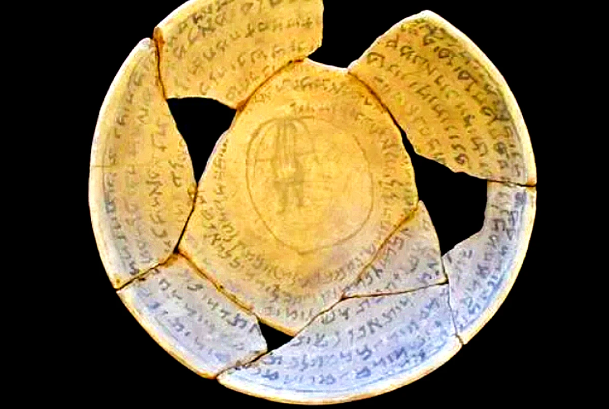 Rùng mình chiếc bát ma thuật chứa bùa chú cổ xưa 