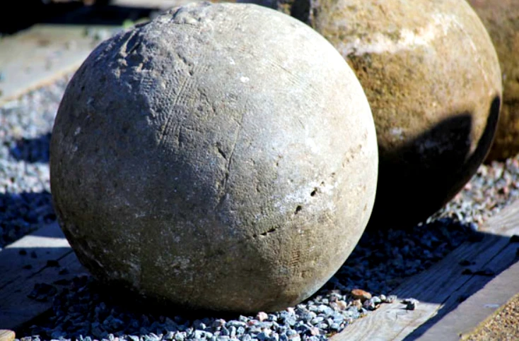 Tận mục quả cầu máy bắn đá trong cuộc vây hãm Trung cổ