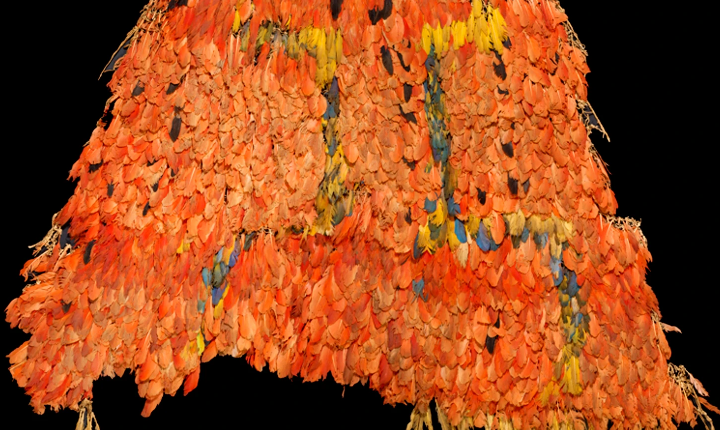 Chiêm ngưỡng áo choàng lông vũ thế kỷ 16 hiếm nhất thế giới