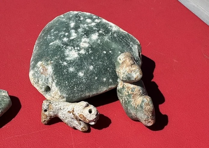 Tìm thấy đồ trang trí 10.000 tuổi khắc chim thiêng quyền lực