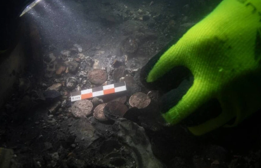 847 đồng xu thời La Mã cổ đại lộ diện dưới lòng sông Rhône