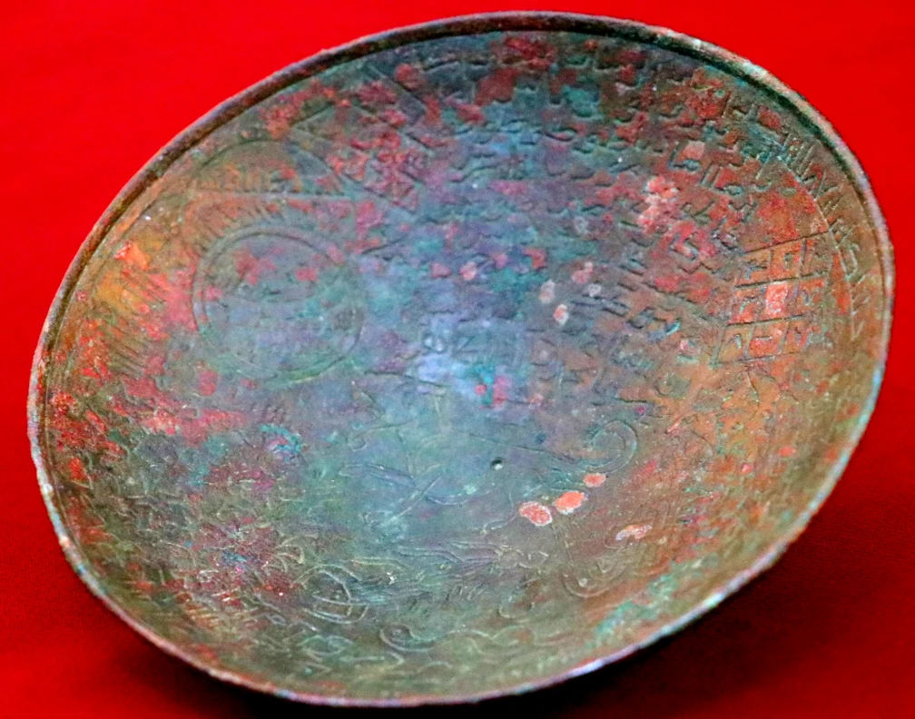 Chiếc bát 'ma thuật' thời trung cổ, được tin sở hữu quyền năng chữa bệnh