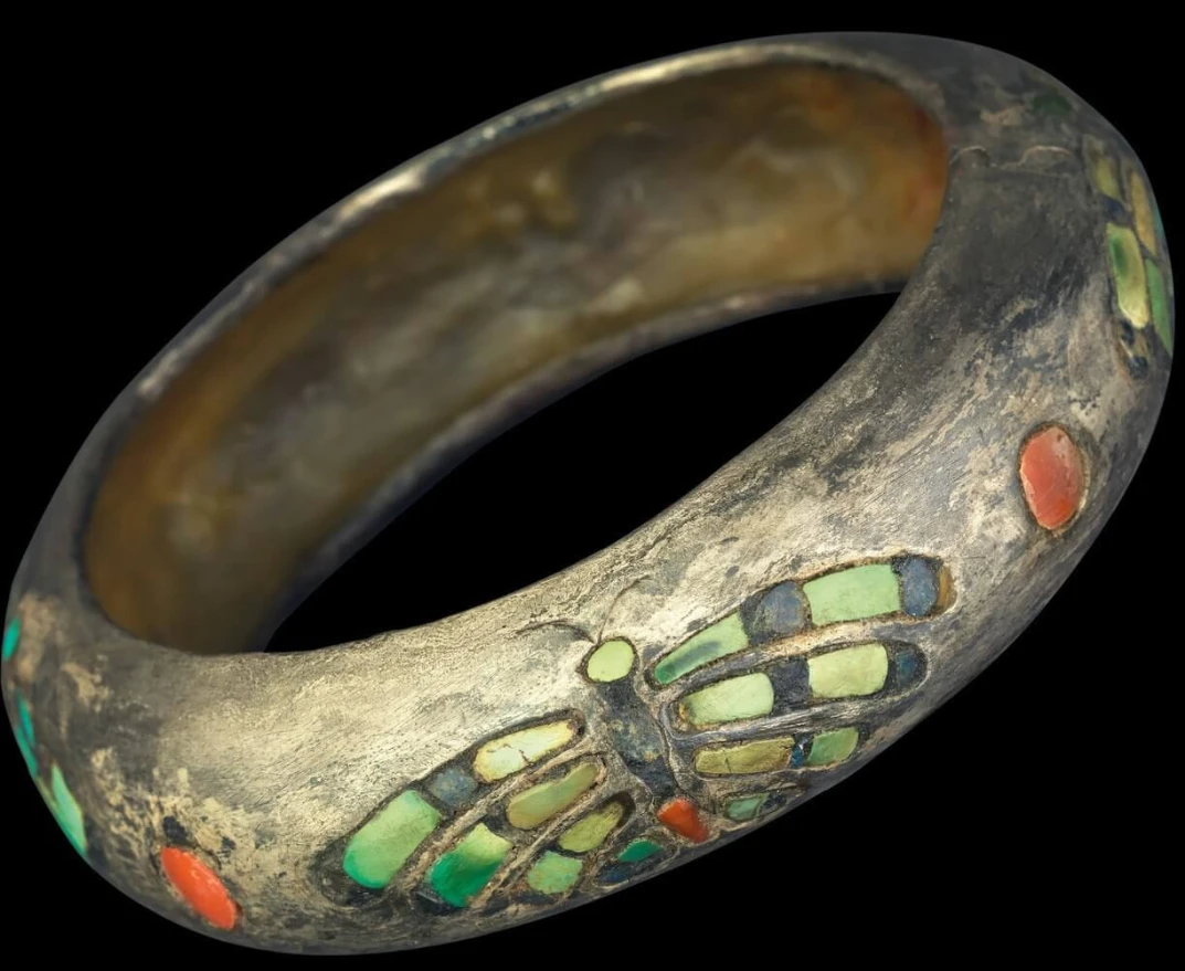 Sự thật động trời sau chiếc vòng tay của Nữ hoàng Ai Cập