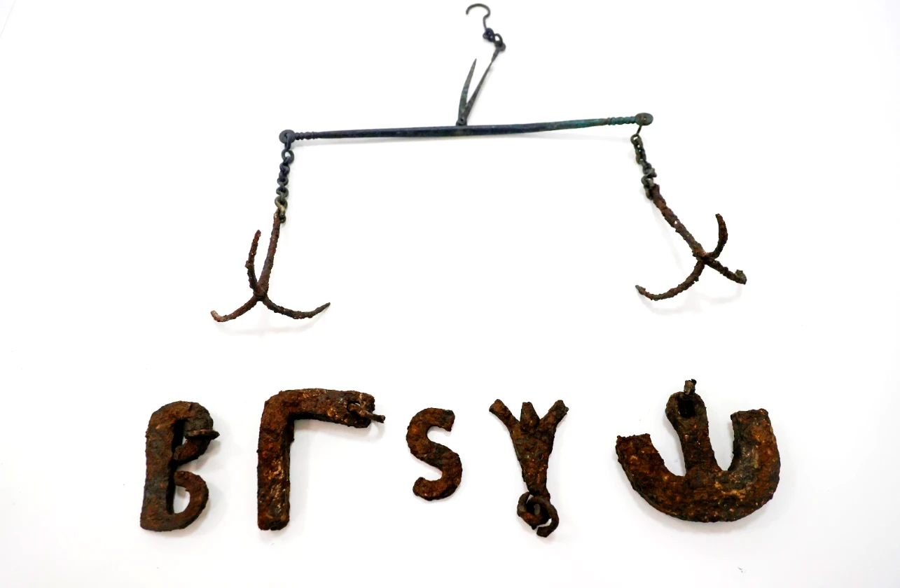 Tận mục chiếc cân sắt 1.600 năm tuổi, soi rõ đời sống thương mại La Mã