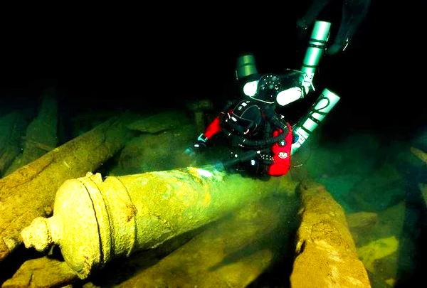 Bí ẩn xác tàu chiến Svärdet thế kỷ 17 vừa trồi dậy ở Biển Baltic