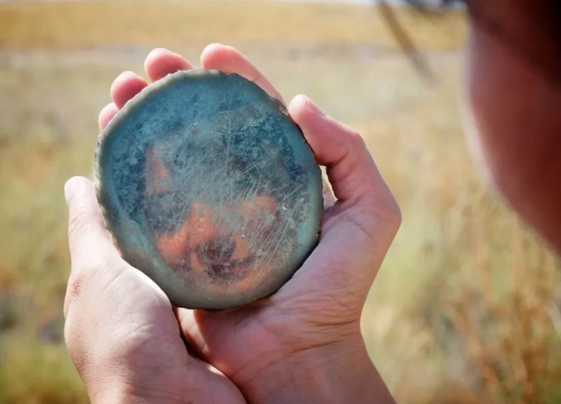 Phát hiện gương đá 8.500 tuổi, mở cửa vào thế giới cổ đại