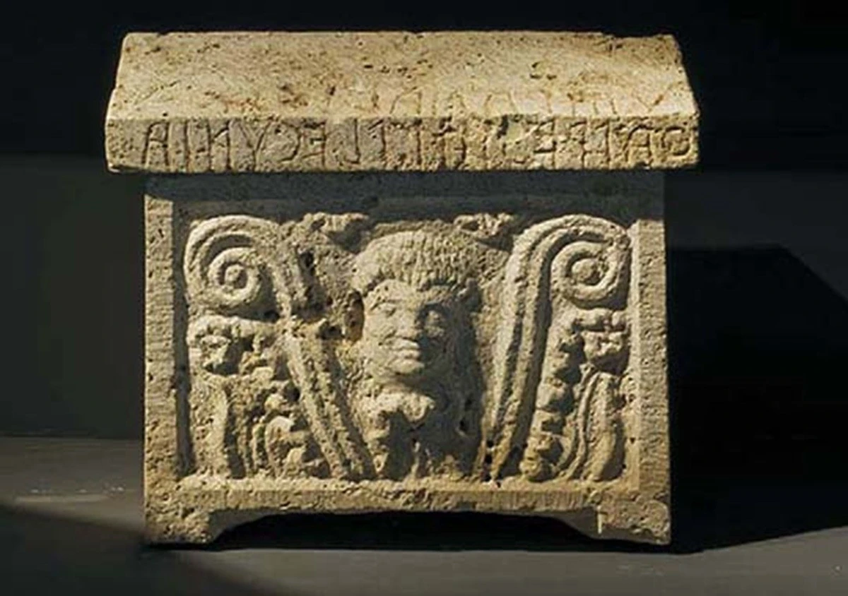 Kinh ngạc hộp trang điểm cổ Etruscan tìm thấy trong ngôi mộ bí ẩn