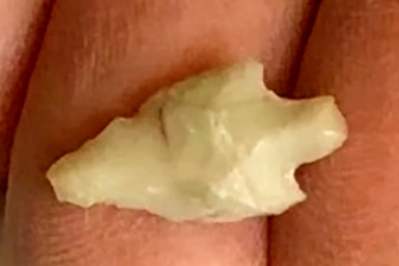 Tìm thấy mũi tên Đồ Đá Mới chạm khắc tinh vi khiến giới khảo cổ sửng sốt