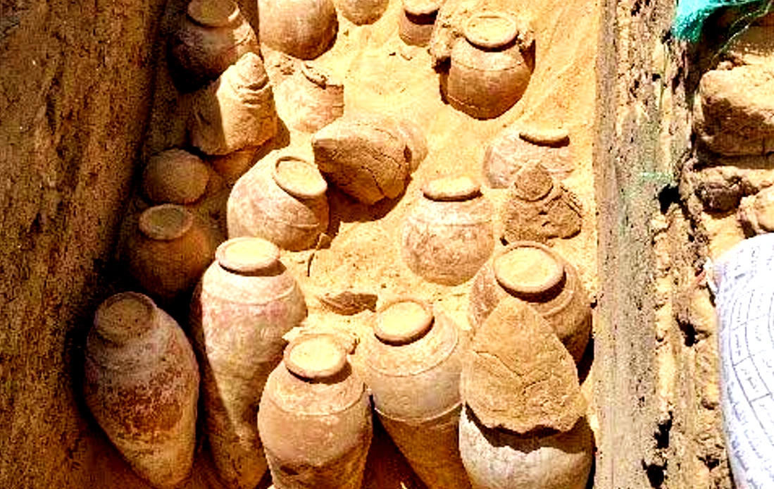 Phát hiện kinh ngạc hàng trăm bình rượu trong ngôi mộ cổ 5.000 năm 