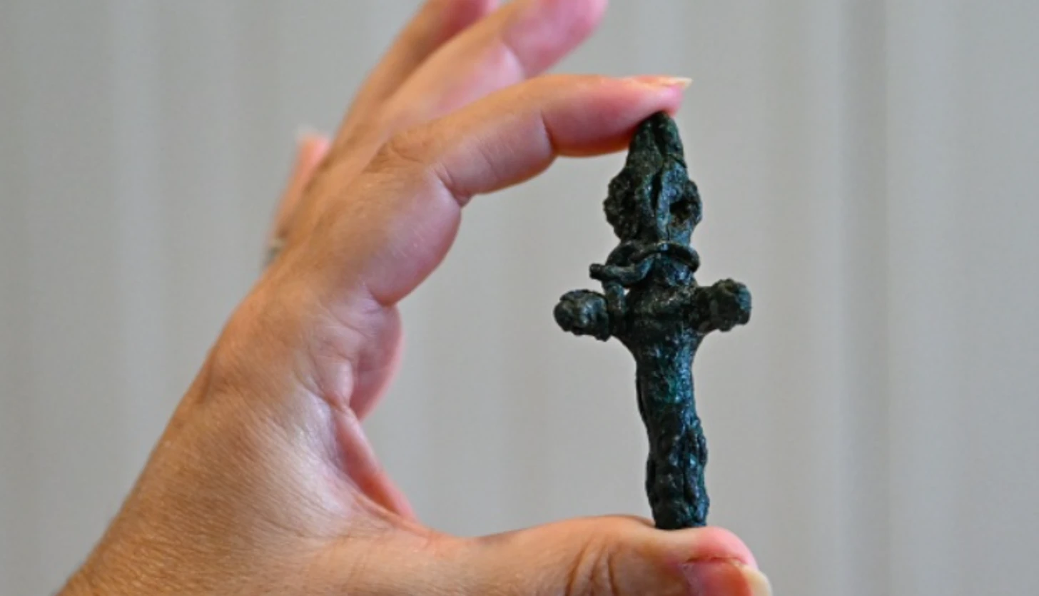 Rợn người chiếc đinh hình người dùng làm bùa hộ mệnh 