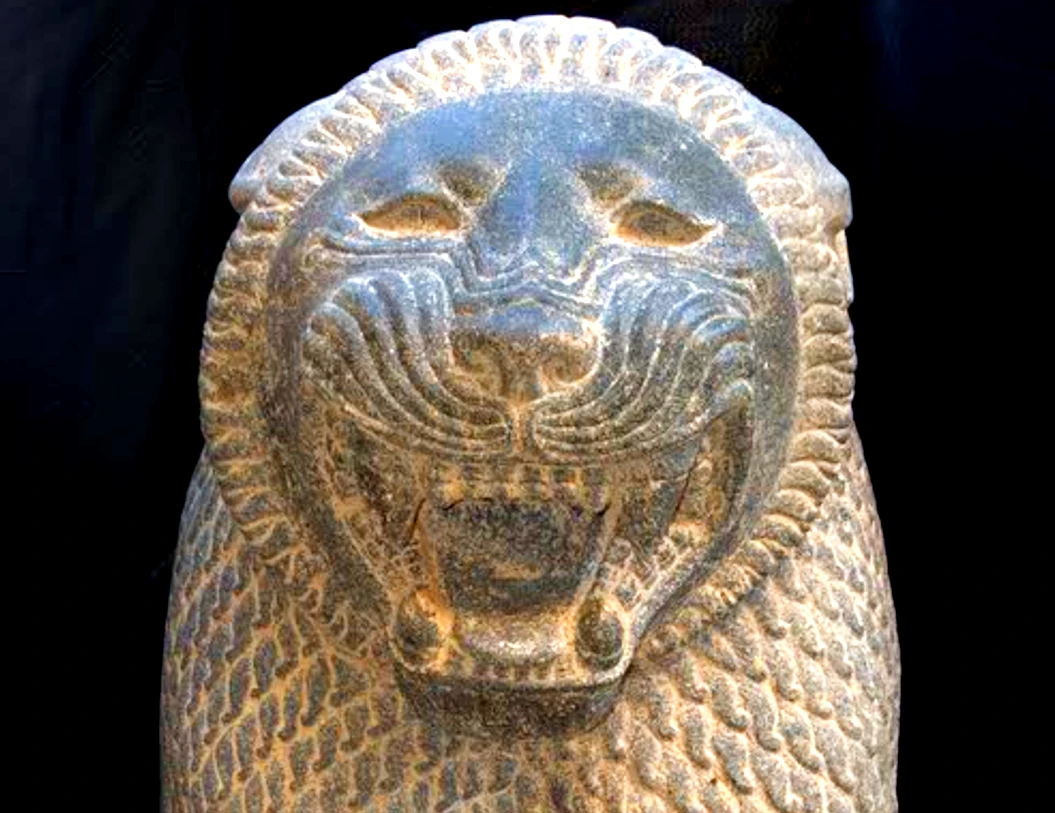 Sự thật thú vị về tượng sư tử canh cổng thành 3.000 năm tuổi 