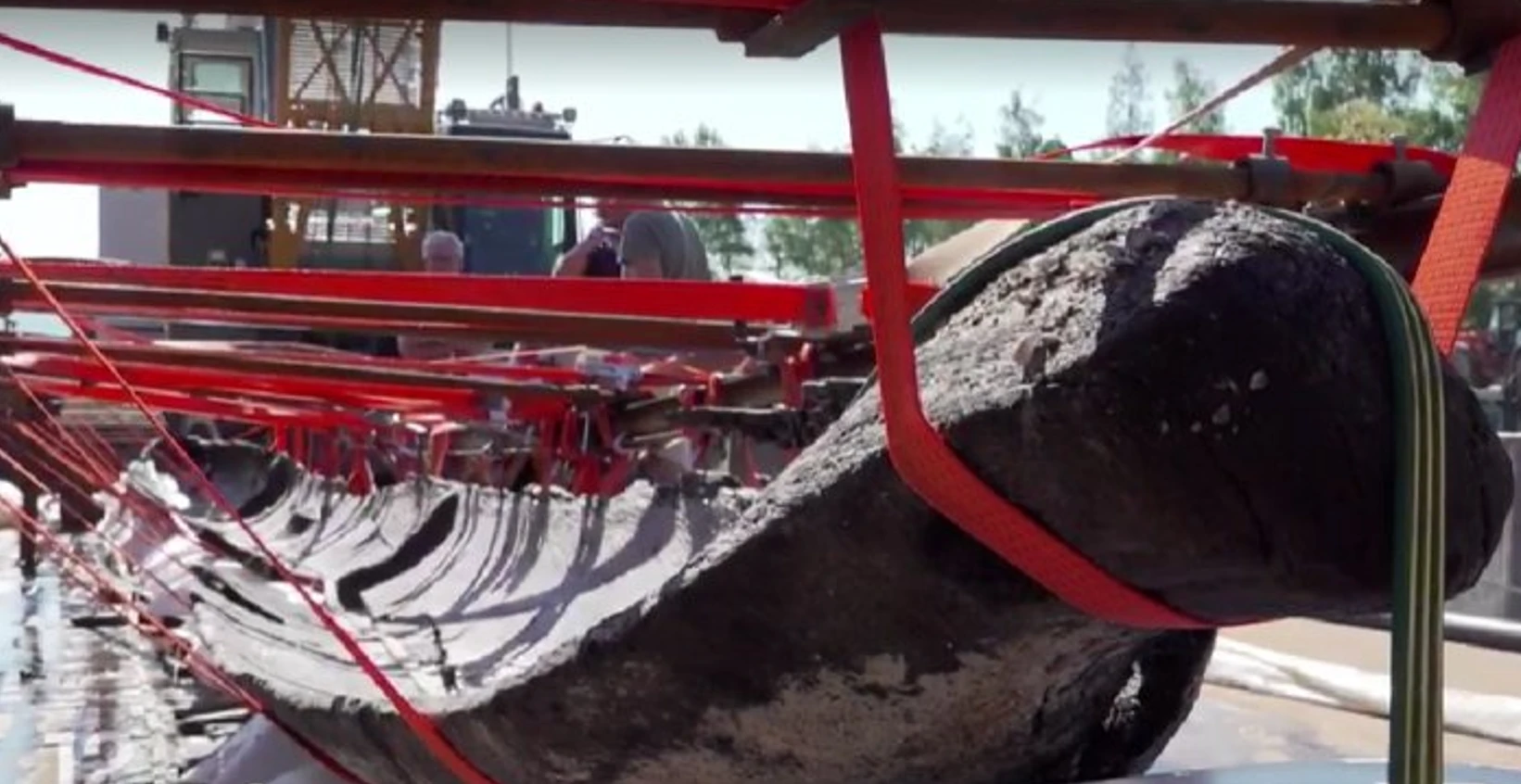 Tìm thấy thuyền độc mộc thời Đồ Sắt sớm nguyên vẹn khó tin