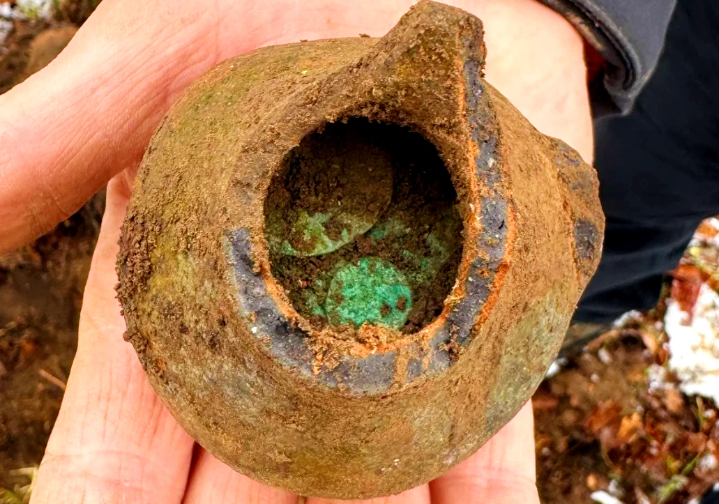 Phát lộ kho báu gồm 600 đồng tiền thời Trung Cổ