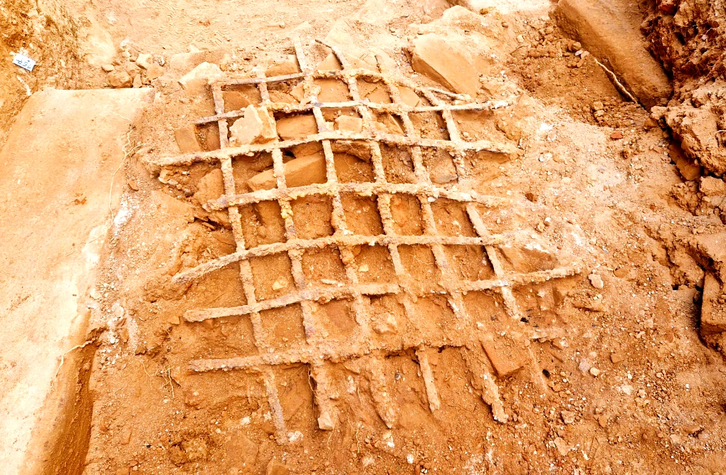 Song sắt cửa sổ thời La Mã hiếm hoi, nguyên vẹn chưa từng thấy