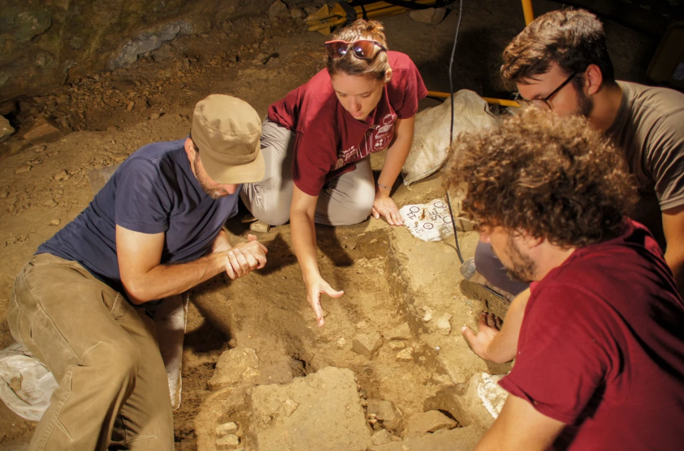 Ngôi mộ trẻ em 8.000 năm tuổi hé lộ nghi thức lạ