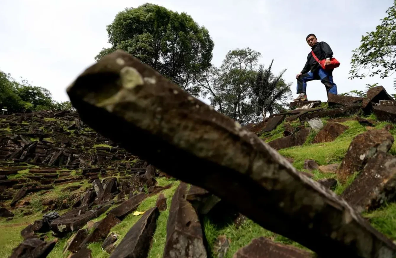 Mạng lưới đá cổ lớn ẩn giấu thứ kỳ quái ở Indonesia 