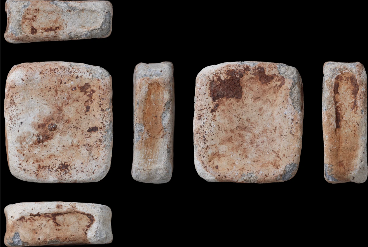 Chuyên gia phấn khích tìm thấy thỏi chì đặc biệt thời Đồ Đồng