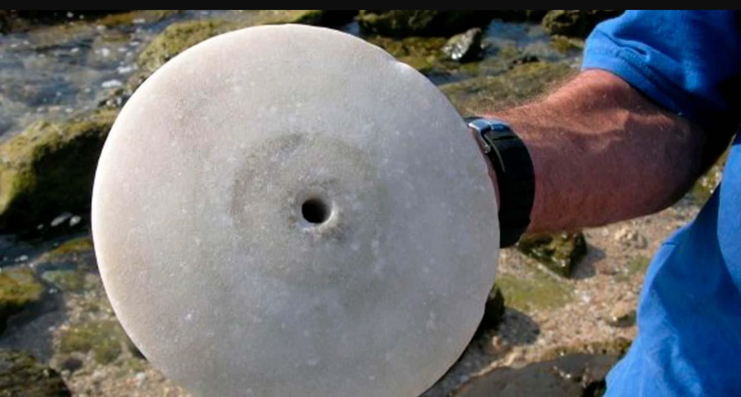 Bàng hoàng đĩa đá cẩm thạch 2.500 năm tuổi có công năng lạ