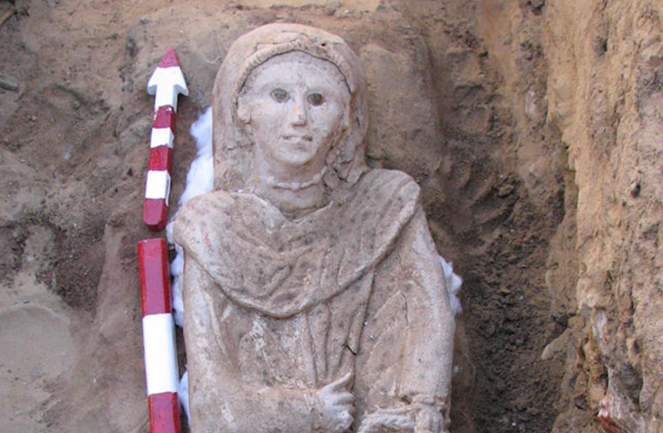 Quan tài thạch cao quái dị tại ốc đảo Ai Cập hé lộ dấu ấn La Mã