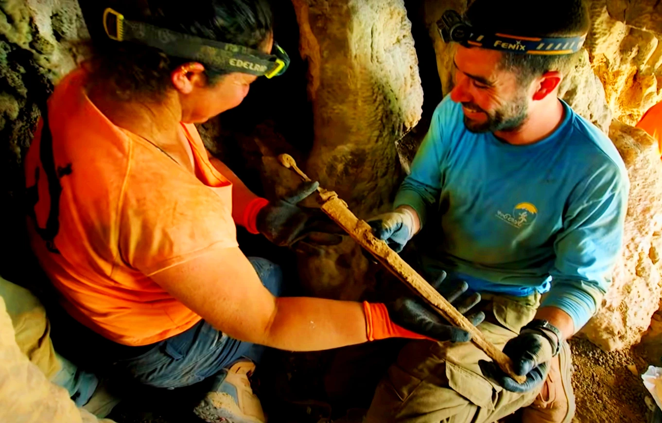 Cận cảnh bốn thanh kiếm La Mã 1.900 năm tuổi đẹp hoàn hảo