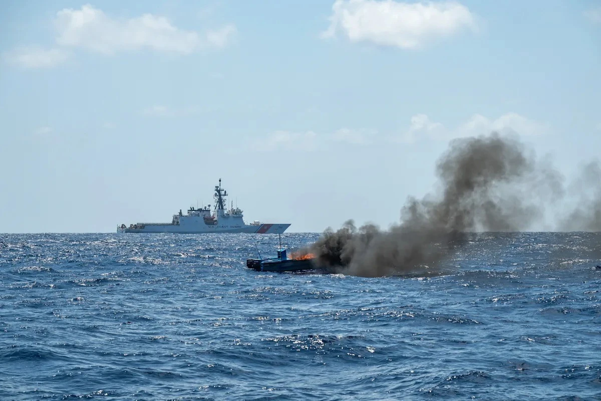 View - Mỹ tung đòn xóa sổ tàu buôn ma túy giữa Caribe | Báo Tri thức và Cuộc sống - TIN TỨC PHỔ BIẾN KIẾN THỨC 24H
