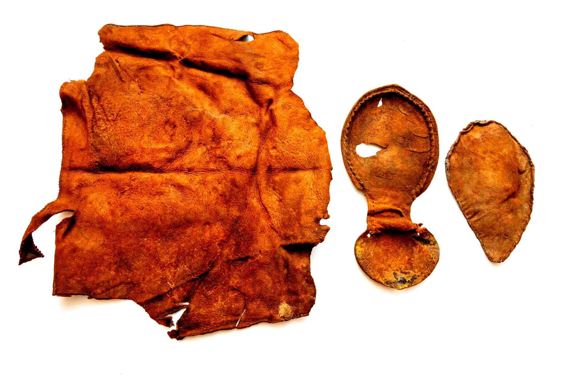 Tận mục bộ sưu tập vải trung cổ lớn nhất châu Âu vừa được tìm thấy