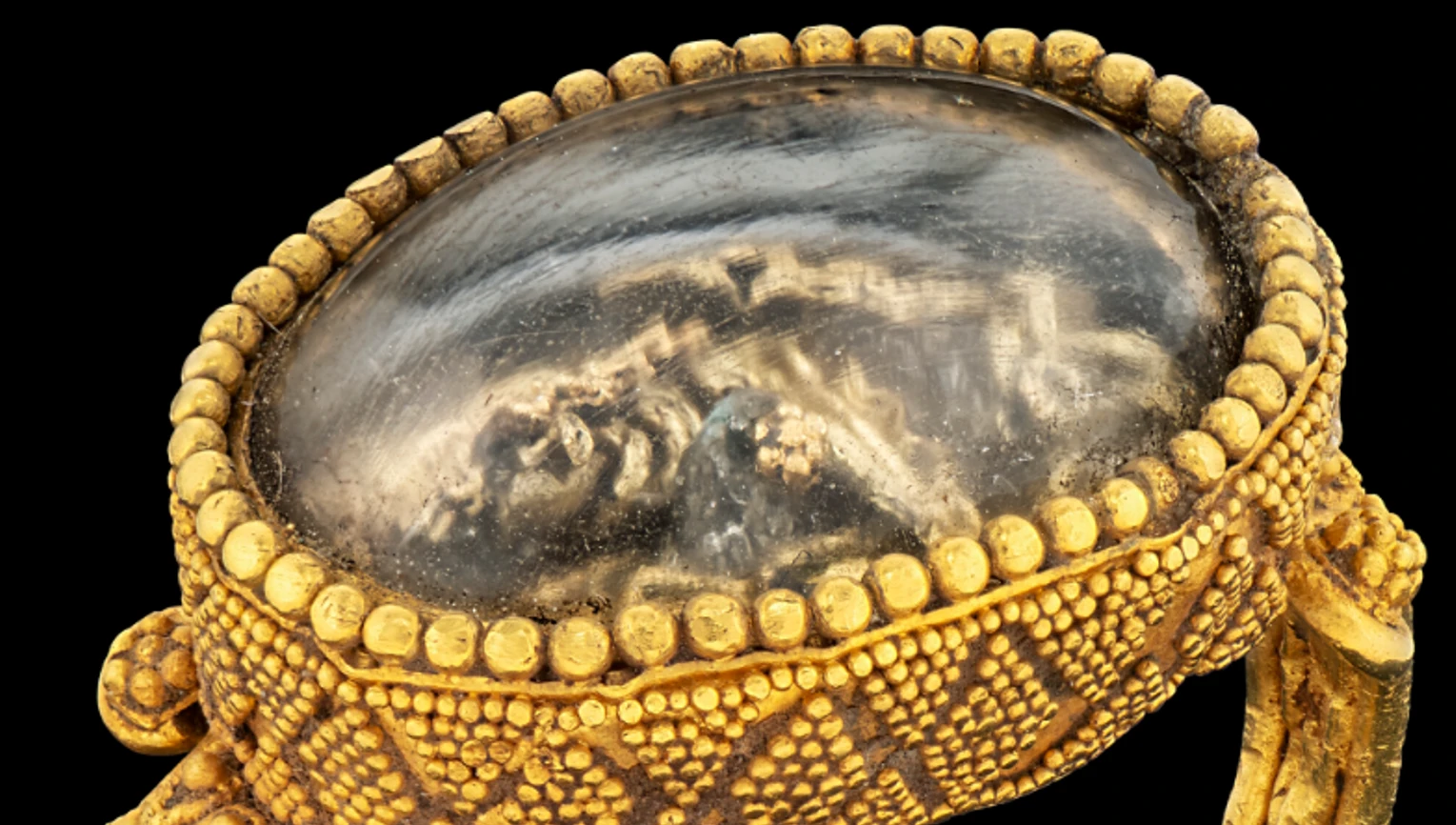 Chiếc nhẫn pha lê đá khắc khu vườn Hy Lạp cực tinh xảo