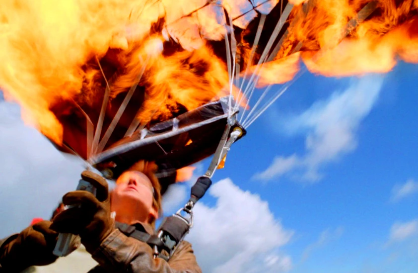 Tom Cruise thách thức tử thần, ghi danh Kỷ lục Guinness TG