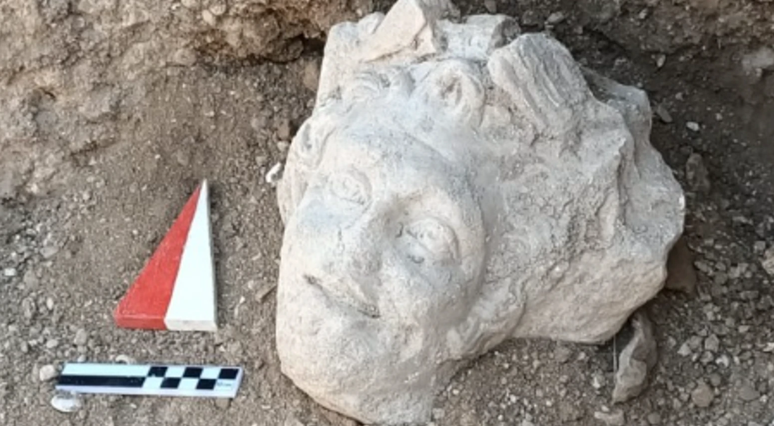 Đầu tượng Satyros 1.800 năm tuổi tiết lộ bí ẩn nhà hát cổ