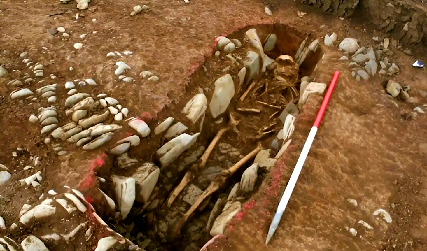 Bằng chứng sốc về nghi lễ tiệc tùng bên mộ thời Trung cổ 