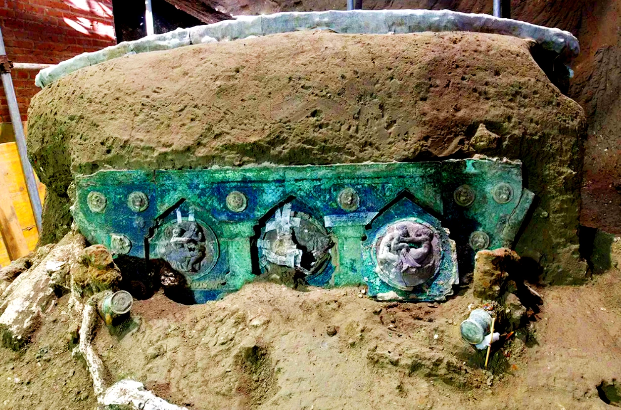 Cỗ xe ngựa La Mã cổ đại lộ diện nguyên vẹn sau 2.000 năm 