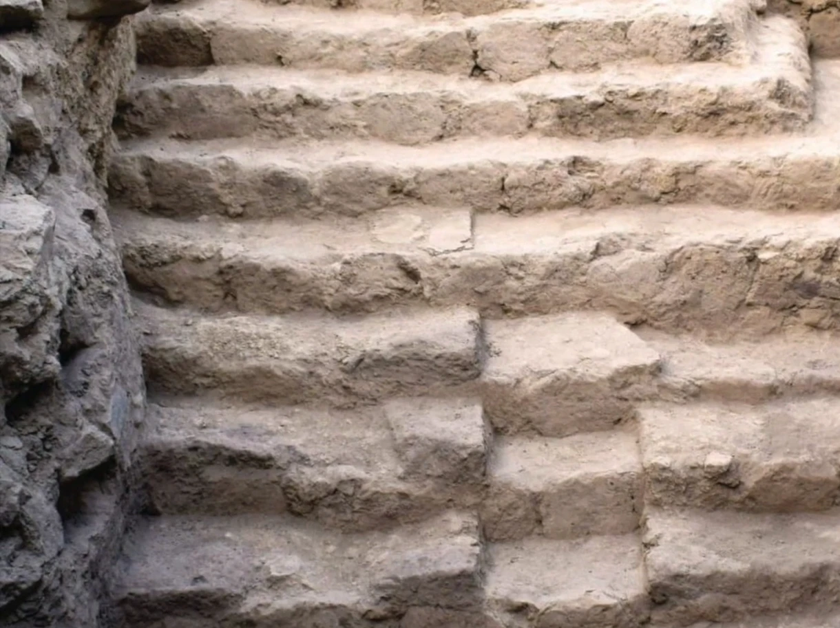 Kiến trúc cổ kỳ lạ giống kim tự tháp khiến chuyên gia bối rối